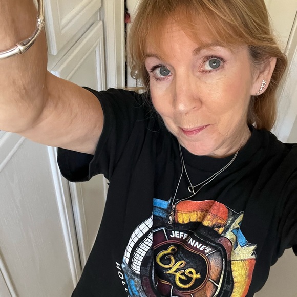 Hi I’m Angela a Poshmark ambassador & fast shipper! I 💜 Poshmark! Blessings🦋🐞 - Picture 1 of 16